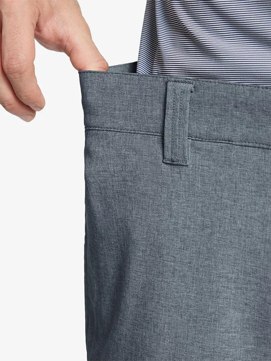 NAVY 9 Inch Heather Performance Golf Shorts close-up of waistband being stretched to show elasticity